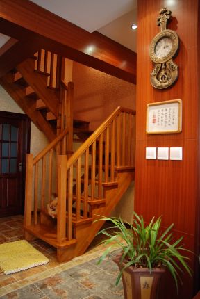 2018新中式别墅实木楼梯设计效果图片